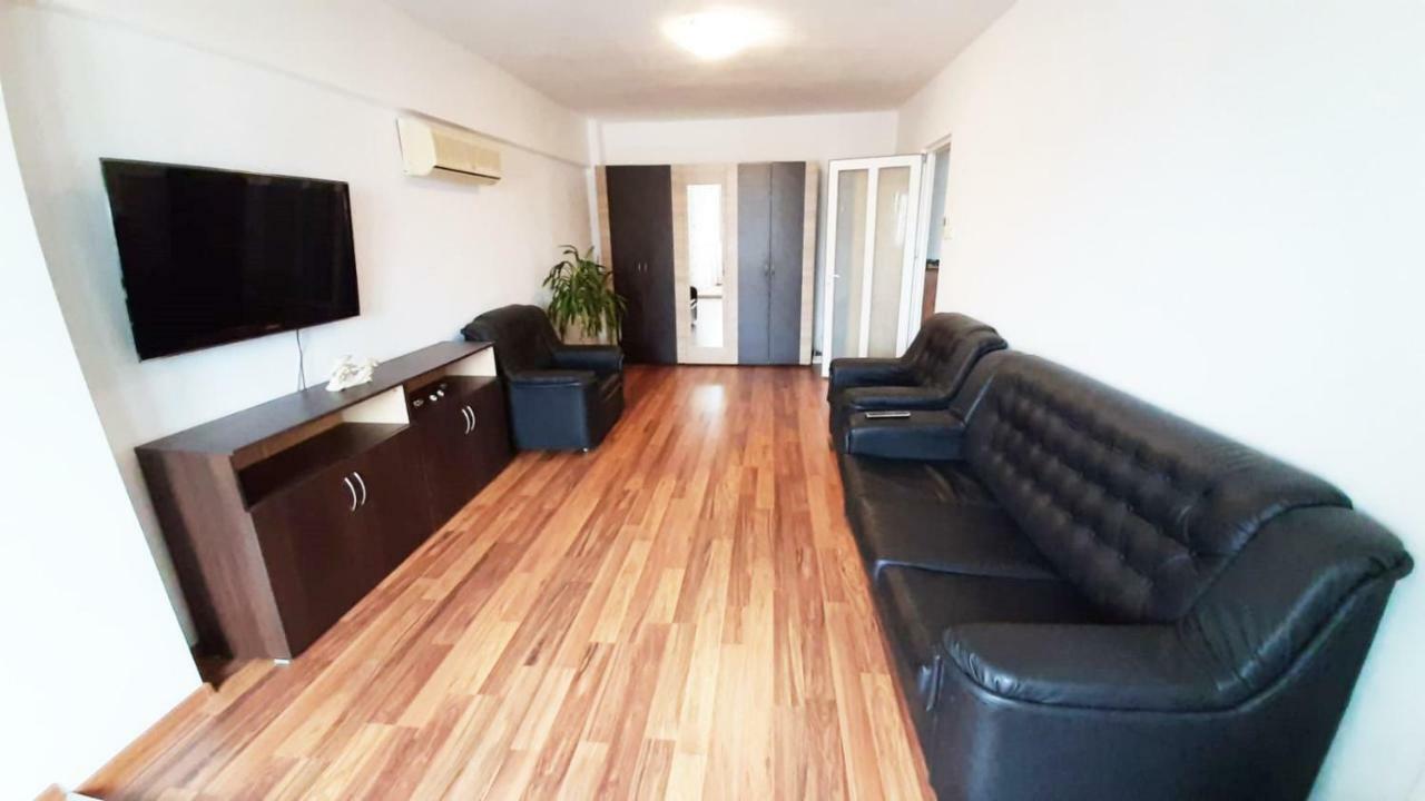 Ultracentral - Apartament Modern - Panoramic View Bacău Exteriér fotografie