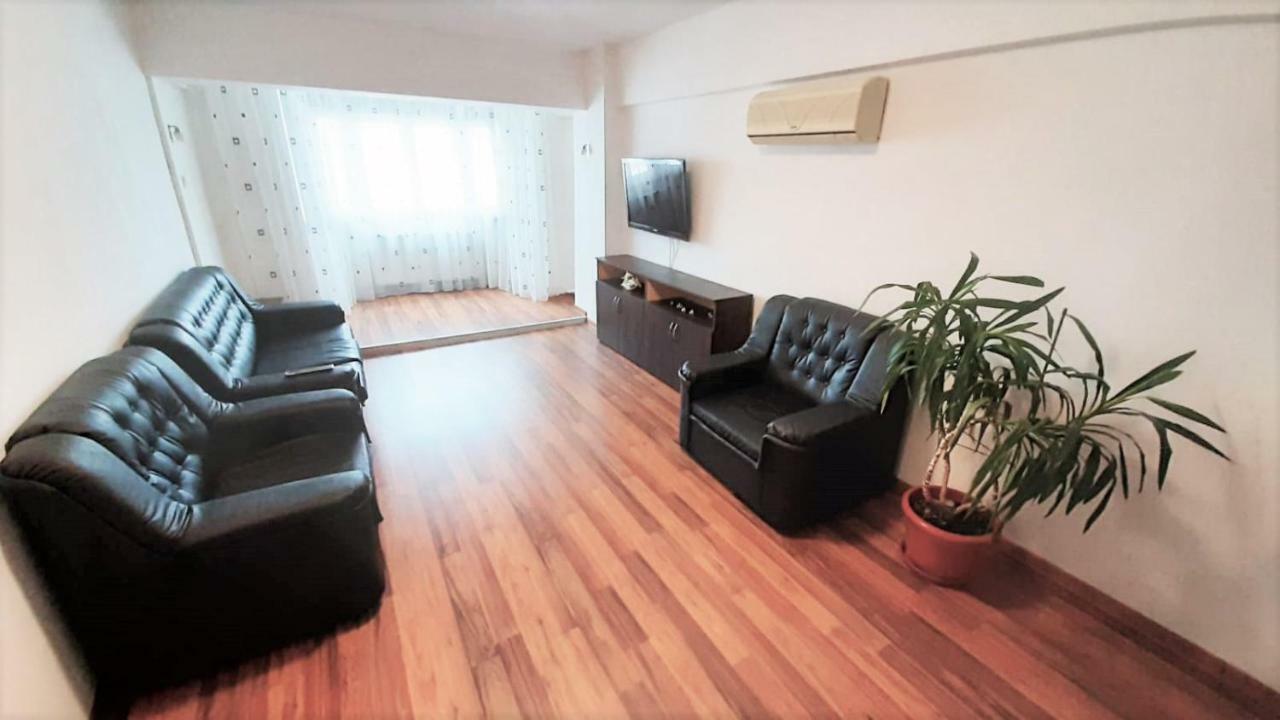 Ultracentral - Apartament Modern - Panoramic View Bacău Exteriér fotografie